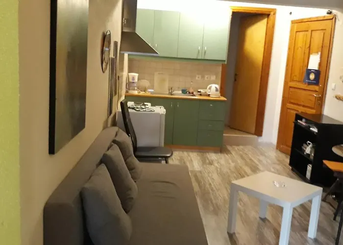 Mini Neighboring The Center * Salonic