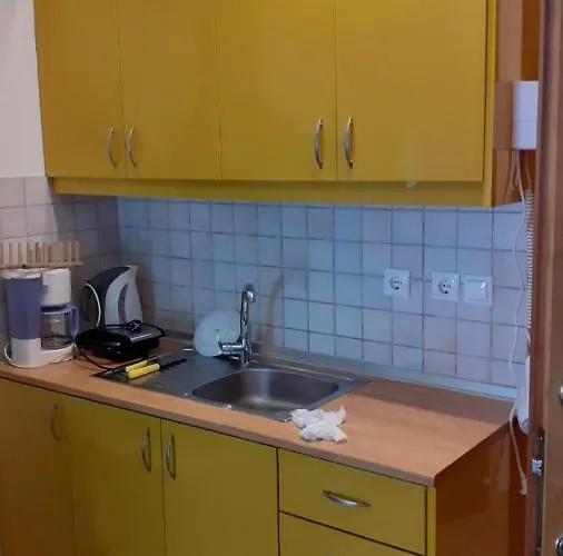 Mini Neighboring The Center *